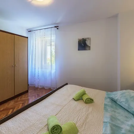 Apartment Ban *